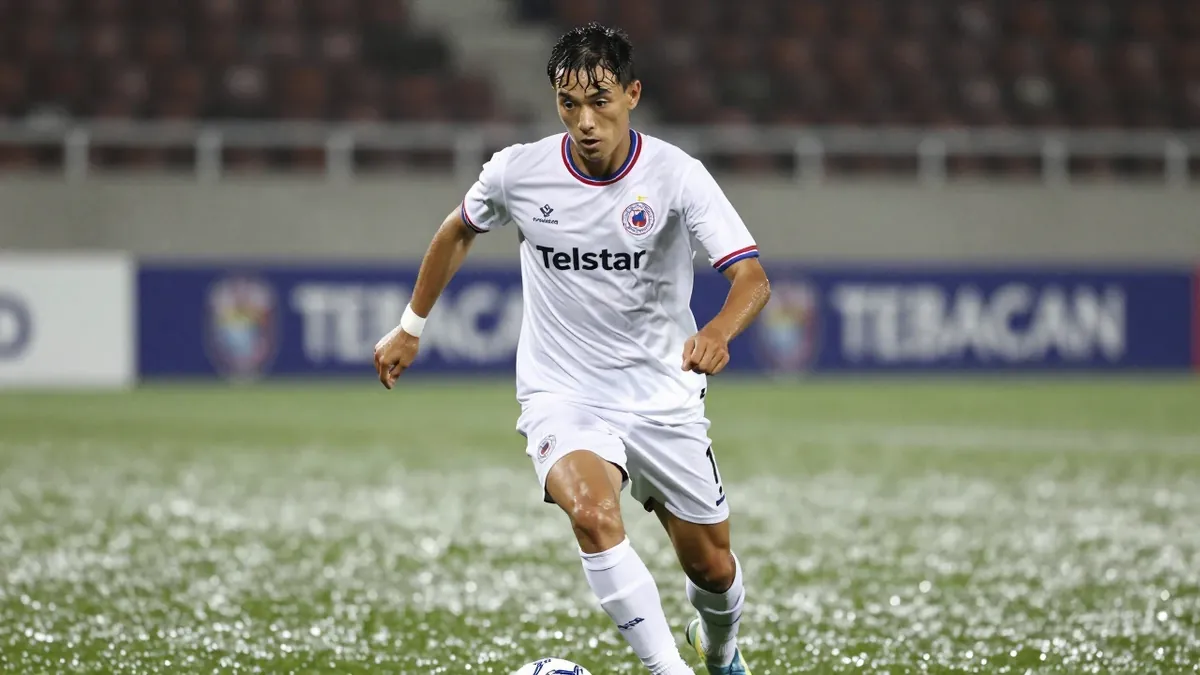 Ajax-coach Míchel Sánchez heeft zijn basiself op meerdere plekken aangepast voor de uitwedstrijd bij Telstar, met onder...