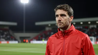 Trainer John van den Brom moet het woensdagavond zonder Kristian Hlynsson en Stav Lemkin doen in de inhaalwedstrijd tegen...