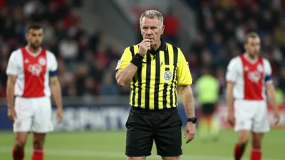 Dennis Higler zal de wedstrijd tussen Ajax en Telstar in speelronde vier van de Eredivisie leiden, met Allard Lindhout...