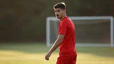 Telstar raakt vlak voor de sluiting van de transfermarkt basisspeler Soufiane Hetli kwijt, die overstapt naar een club in...